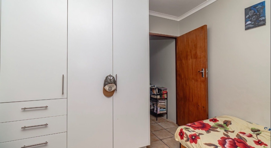 5 Bedroom Property for Sale in Denneoord Western Cape